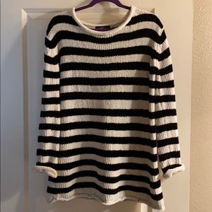 Zara knit “super” soft back/white sweater